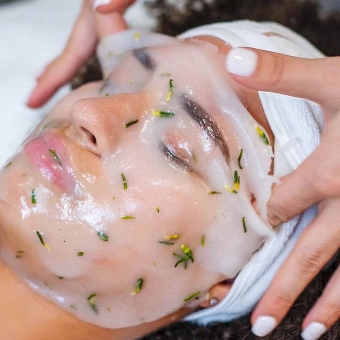 How to Select the Ideal HYDROJELLY® Mask for Your Clients